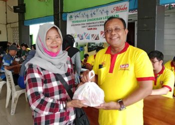 Jelang Lebaran, PT Megasurya Mas Bagikan Ribuan Bingkisan ke Warga Tambakrejo dan Tambaksawah