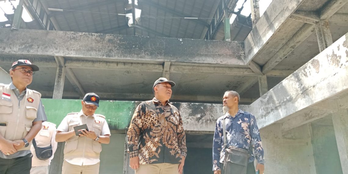 Tinjau Kebakaran di Pasar Krian, Bambang Haryo Minta Segera Dibangunkan Lapak Sementara dan Tak Ada Tarikan ke Pedagang