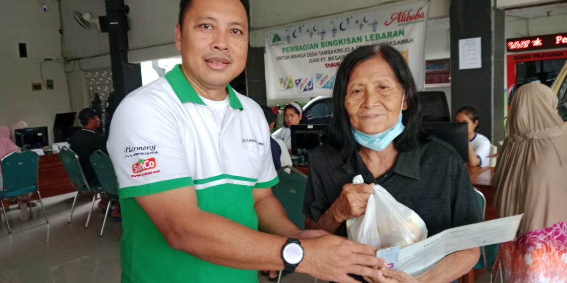 PT. Megasurya Mas Berbagi Kebahagiaan Bersama Warga Desa Tambakrejo dan Tambak Sawah Dengan Pembagian Bingkisan 