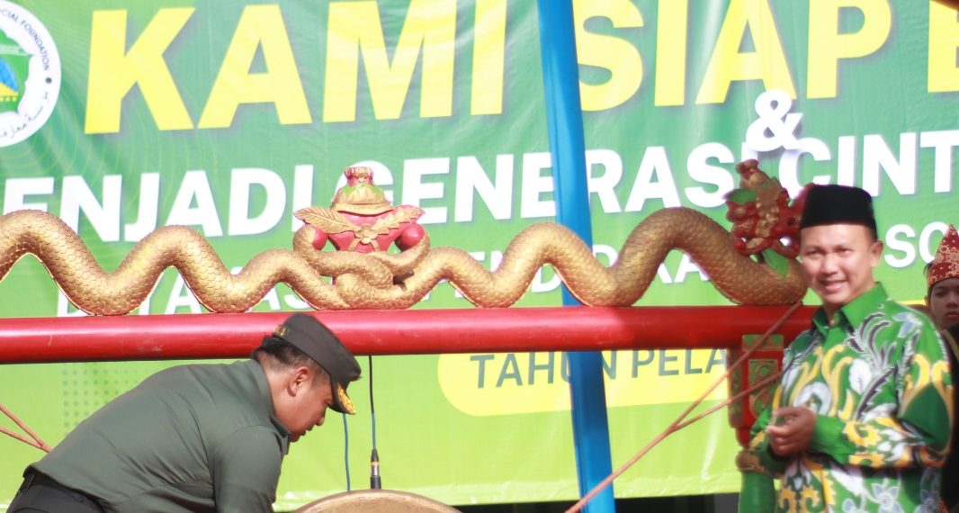 Kegiatan Upacara Tahun 2025-2026 Jadi Penanda Pembelajaran Baru Keluarga Lembaga Pendidikan di YPM Dimulai