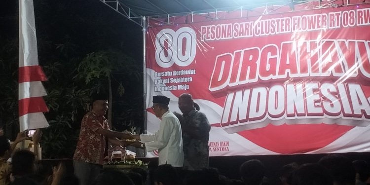Peringati HUT RI ke-80, Warga Pesona Sari Gelar Tasyakuran dan Hiburan Rakyat