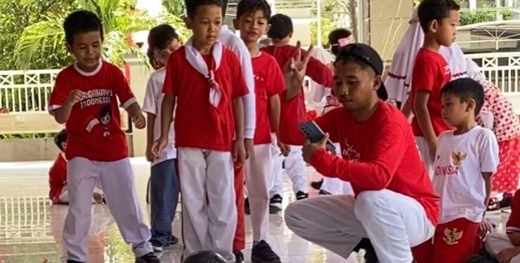 Unik dan Kreatif! Siswa SD Al Falah Darussalam 2 Rayakan HUT RI ke-80 dengan Pawai Kostum Daur Ulang