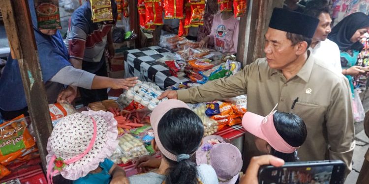 Jelang Nataru, DPR RI Blusukan ke Pasar Pantau Harga Pangan di Sidoarjo