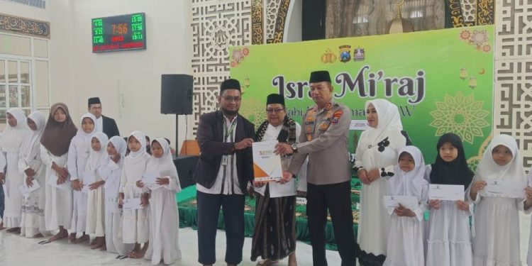 BMH Sidoarjo Bareng Polresta Sidoarjo Peringati Isra Mi’raj dan Beri Santunan Yatim Piatu Binaan BMH