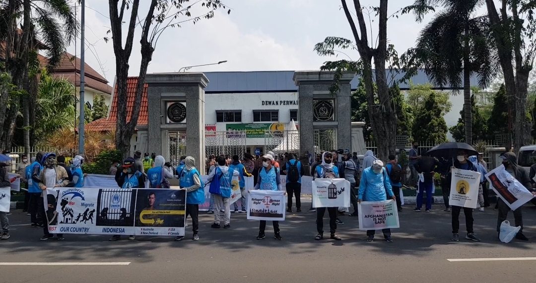 Gelar Aksi Long march, Puluhan Pengungsi Afghanistan di Sidoarjo Minta Dipindah