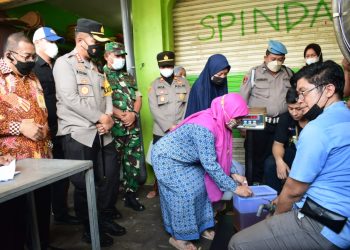 Satgas Pangan Sidoarjo Gelar Operasi Pasar Migor di Pasar Betro