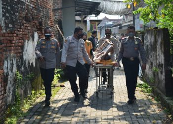 Kapolresta Sidoarjo Lakukan Anjangsana kepada Pensiunan Polisi Sidoarjo yang sedang Sakit
