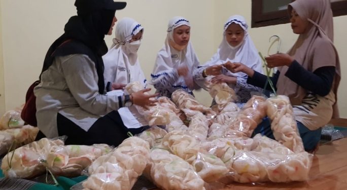 Begini Keseruan Siswa ICP, SD Al Falah Darussalam 2, Berkunjung ke Produsen Krupuk di Sidoarjo