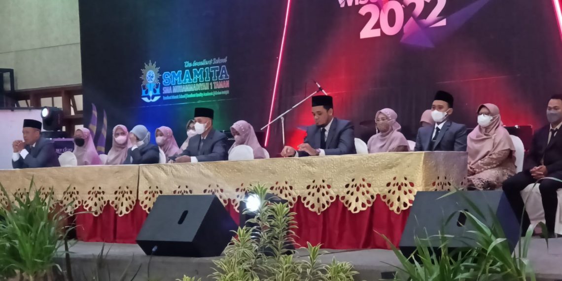Gelar Wisuda, SMAMITA Beri Penghargaan 10 Siswa Terbaiknya