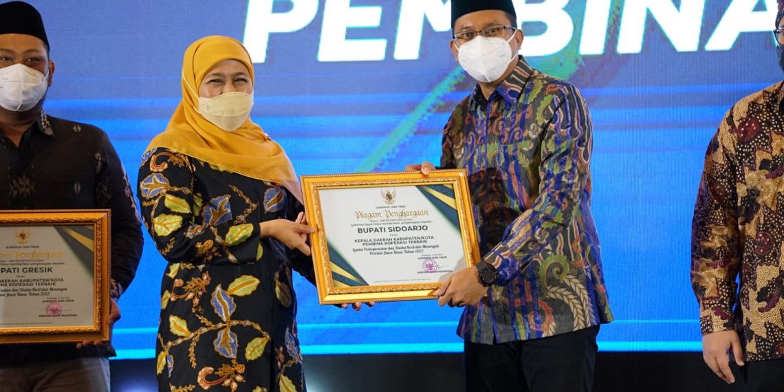 Bupati Sidoarjo Dinobatkan Sebagai Kepala Daerah Pembina Koperasi Terbaik