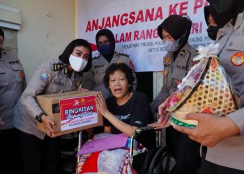 Polwan Sidoarjo Anjangsana ke Purnawirawan dan Anggota yang Sakit