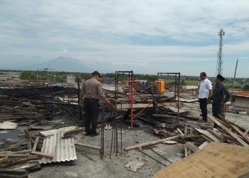 Atap Gedung SMK YPM Sarirogo Terbakar, BPBD Kerahkan 4 Mobil PMK