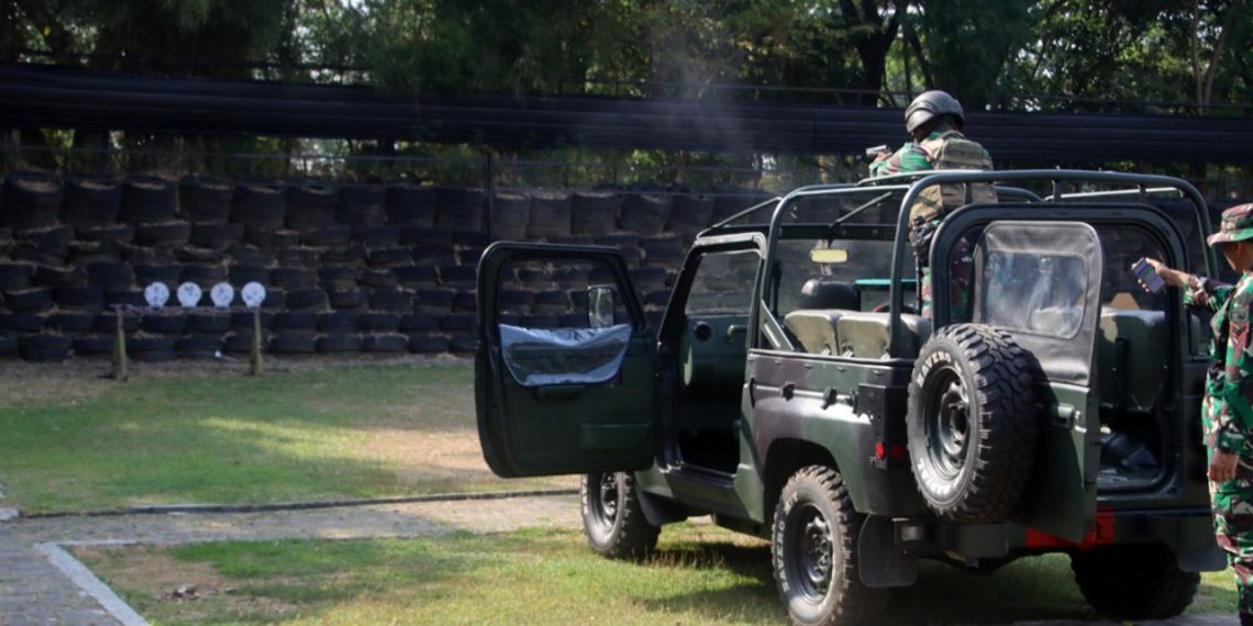 Danyonif 3 Marinir Uji Kemampuan Perwiranya Menembak Pistol Reaksi