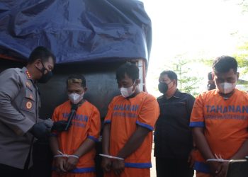 Bermodal Rp. 35 Juta, 3 Orang Tersangka Pengangkutan BBM di Sidoarjo Ditangkap Polisi