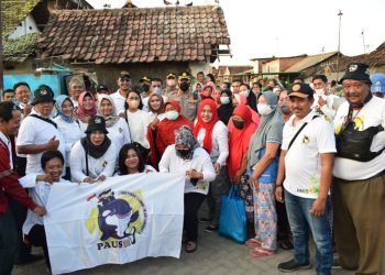 Polresta Sidoarjo bersama Alumni Untag Bagikan Bansos Dampak Kenaikan Harga BBM