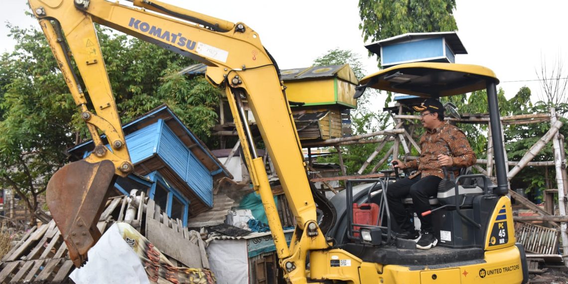 Pemkab Sidoarjo Mulai Kerjakan Relokasi Makam dan Masjid di Desa Kedungrejo