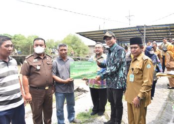 Gus Muhdlor Salurkan Bantuan BBM ke Ratusan Nelayan Sidoarjo