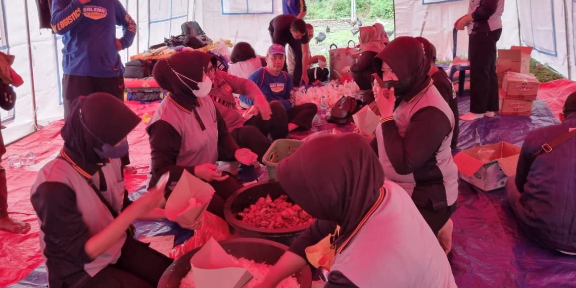 Polwan Polresta Sidoarjo Peduli Warga Terdampak Puting Beliung