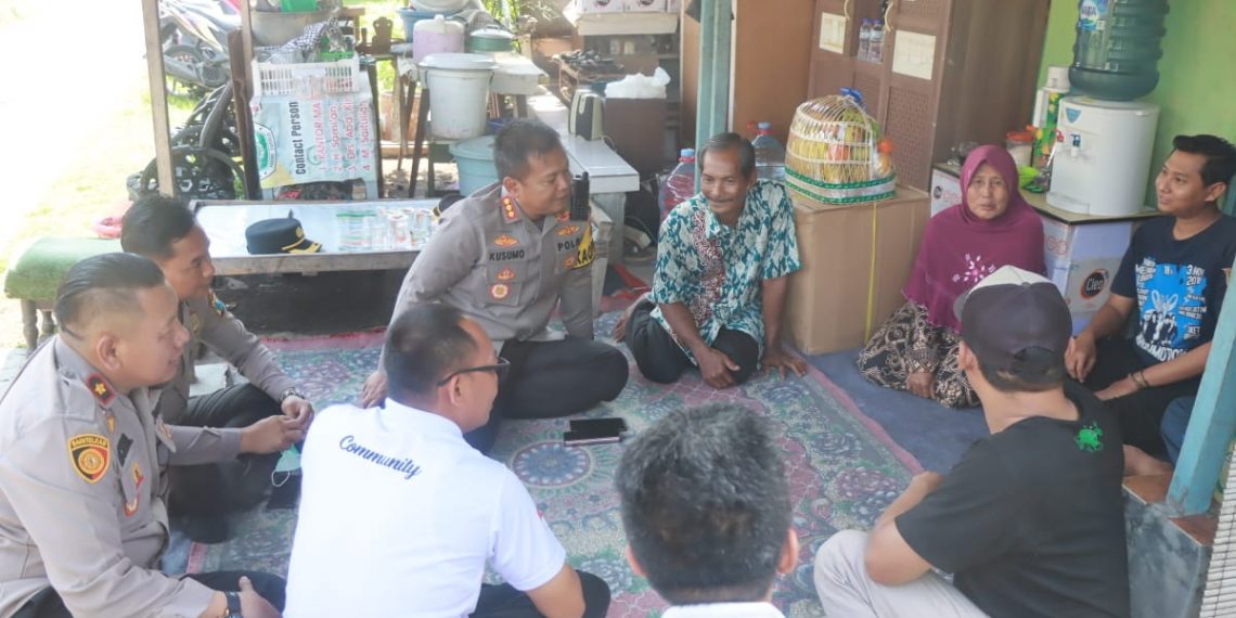 Kapolresta Sidoarjo Kunjungi Korban Tragedi Kanjuruhan di Porong