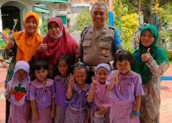 Bhabinkamtibmas Sidoarjo Sambang TK, Kenalkan Polisi Sejak Usia Dini