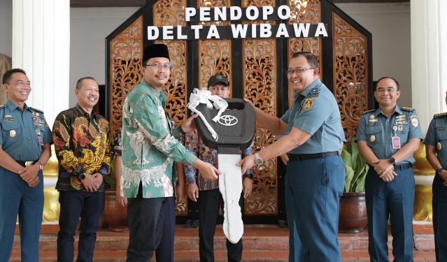 Pemkab Sidoarjo Hibahkan 22 Unit Mobil Dinas untuk TNI AL