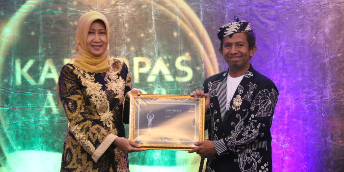 Gus Muhdlor Dinobatkan Sebagai Pimpinan Daerah Penginspirasi dan Penggerak Kaum Muda