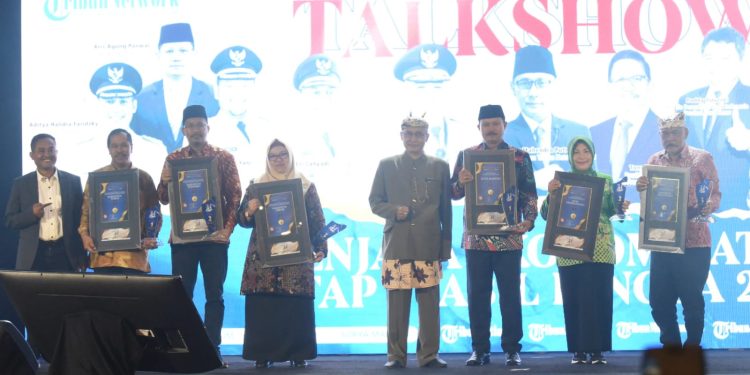 Pemkab Sidoarjo Raih Penghargaan Tingkat Pemulihan dan Pertumbuhan Ekonomi Terbaik