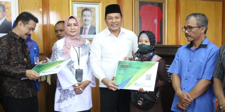 RS. Delta Surya Salurkan CSR Berupa Jaminan Ketenagakerjaan Bagi Pekerja Rentan