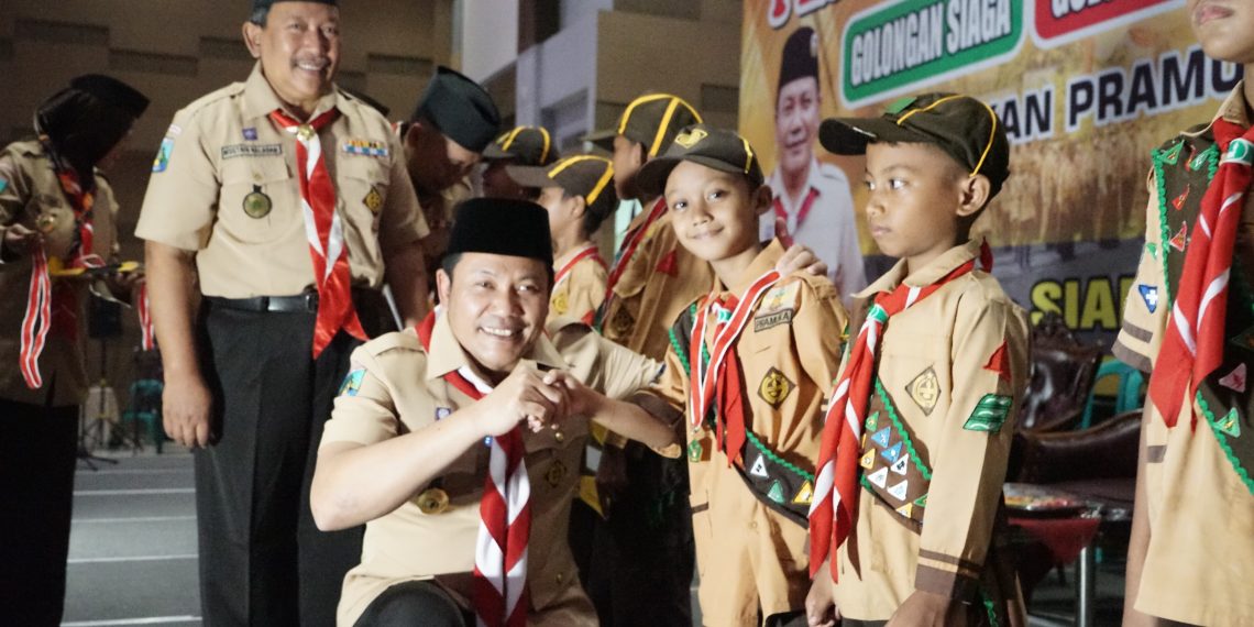 Ketua Kwarcab Sidoarjo Kak.Subandi Mengukuhkan 1.086 Pramuka Garuda