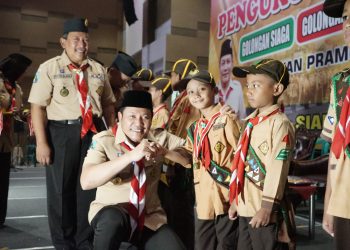 Ketua Kwarcab Sidoarjo Kak.Subandi Mengukuhkan 1.086 Pramuka Garuda