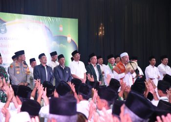 Gus Muhdlor Lewati Pergantian Tahun 2024 Dengan Bersholawat