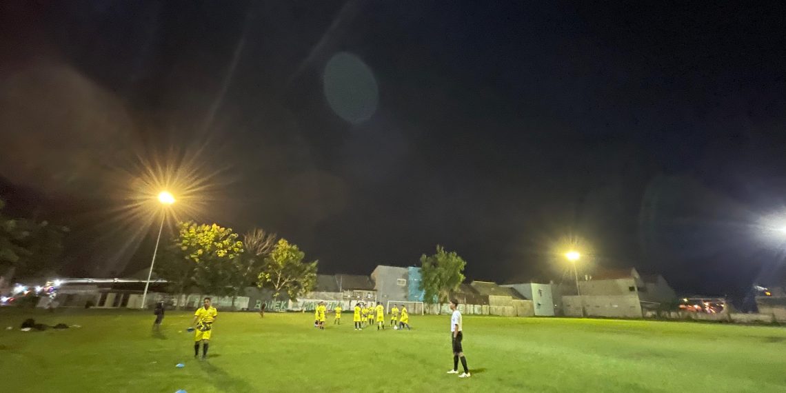 Wabup Sidoarjo Subandi Resmikan Lampu Penerangan Lapangan Desa Pagerwojo