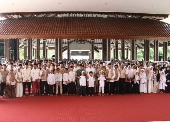 Bupati Sidoarjo Gus Muhdlor Bersama Seribu Anak Yatim Piatu Doakan Kemakmuran dan Kesejahteraan Kabupaten Sidoarjo