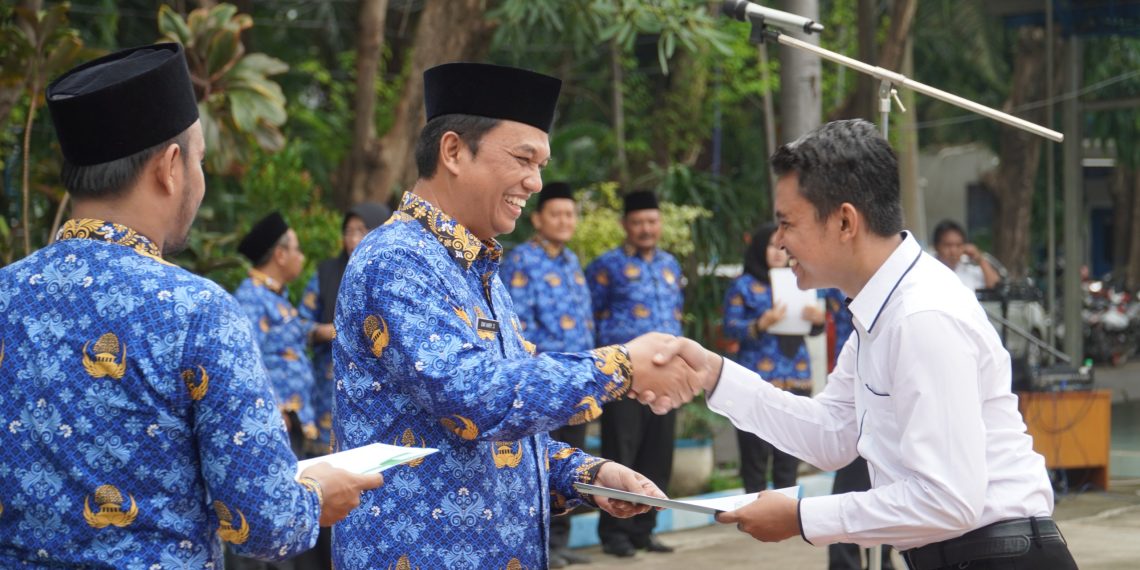 130 Tenaga Kontrak Perumda Delta Tirta Sidoarjo Terima SK Karyawan Tetap