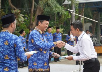 130 Tenaga Kontrak Perumda Delta Tirta Sidoarjo Terima SK Karyawan Tetap