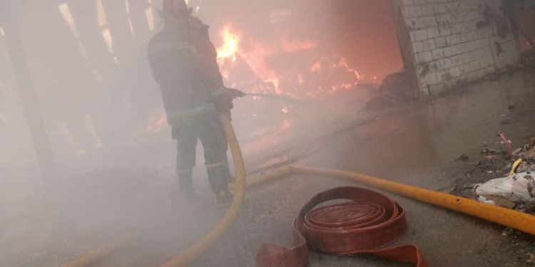 Call Center 112 Siaga 24 Jam, BPBD Gercep Atasi Kebakaran Pabrik Egg Tray