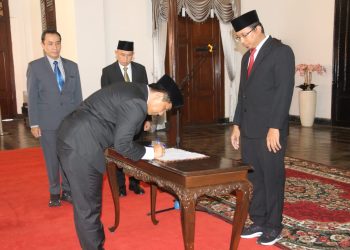 Bupati Sidoarjo Lantik 5 Pejabat Baru, Salah Satunya Kadisporapar