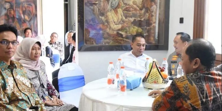 Dirut Perumda Delta Tirta Sidoarjo Dinobatkan Sebagai Person Of The Year