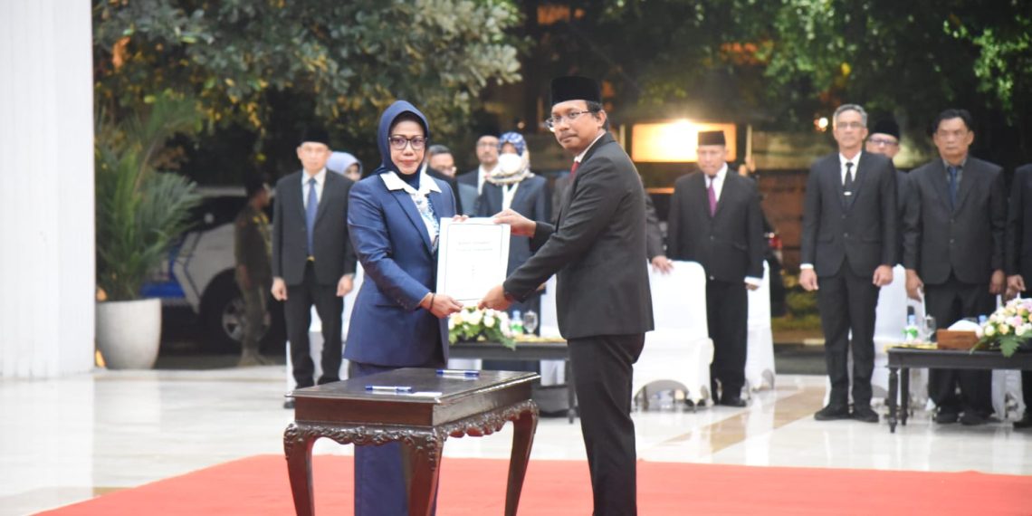 Bupati Gus Muhdlor Lantik Fenny Apridawati Sebagai Sekda Sidoarjo