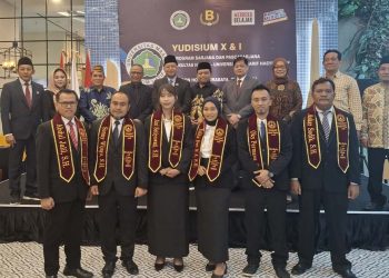 Yudisium FH Universitas Maarif Hasyim Latif Mengambil Tema Energi, Akselerasi dan Berkeadilan