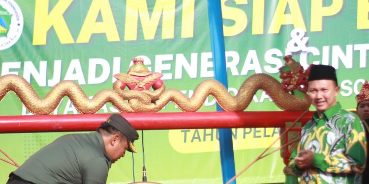 Kegiatan Upacara Tahun 2025-2026 Jadi Penanda Pembelajaran Baru Keluarga Lembaga Pendidikan di YPM Dimulai