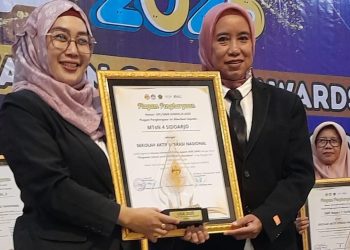 MTsN 4 Sidoarjo Raih Penghargaan Sekolah Aktif Literasi Nasional 2025