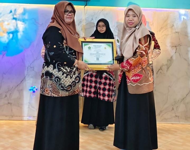 MINU KH Mukmin Sidoarjo Raih Tiga Penghargaan Bergengsi dari Kemenag Sidoarjo