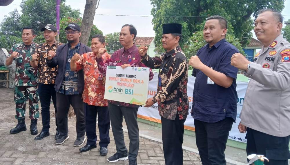 BMH Unit Sidoarjo Bersinergi dengan Mitra Donatur Resmikan Sumur Bor di Desa Semambung Jabon