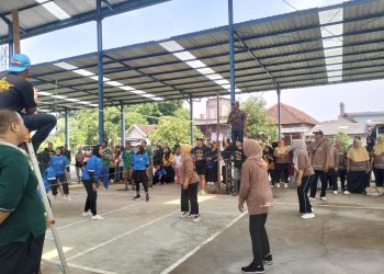 Desa Suko Gelar Lomba Voli Plastik Ibu-ibu Sambut Hari Sumpah Pemuda