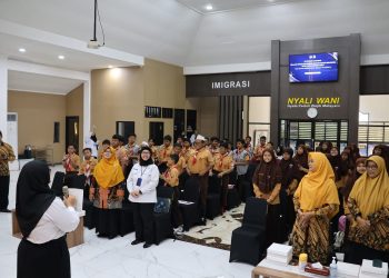 Siswa SD Al Falah Darussalam 2 Belajar Langsung Tentang Layanan Imigrasi di Surabaya